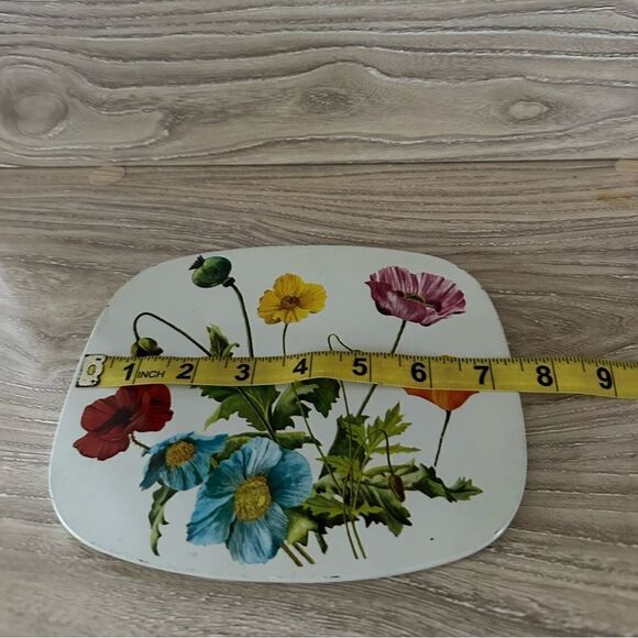 Set of 2 1970s floral cork back metal hot pad wall hangings - Picture 6 of 8